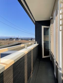 バルコニー、開けた景色が良いですね。