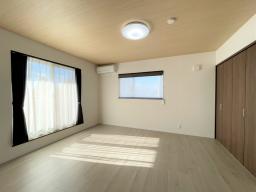 主寝室は広めに