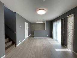 リビングはかっこいい雰囲気に。