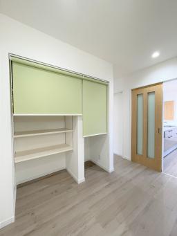 玄関ホール裏は収納たっぷり