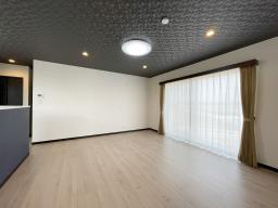 窓が大きいリビング